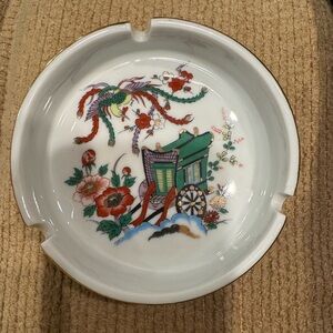 Vintage Imari Japanese porcelain ashtray floral/rickshaw design - Heritage Mint